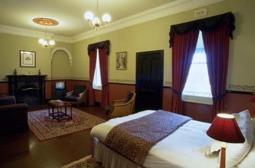 Deluxe Queen Room - Tartan