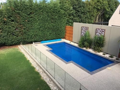 Grand Escape McKenzie - solar heated Pool, WiFi, Netflix, 5 bdrm, 4bthrm (Grand Escape McKenzie - Boutique Rentals)0