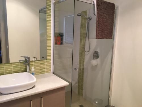 Grand Escape McKenzie - solar heated Pool, WiFi, Netflix, 5 bdrm, 4bthrm (Grand Escape McKenzie - Boutique Rentals)3