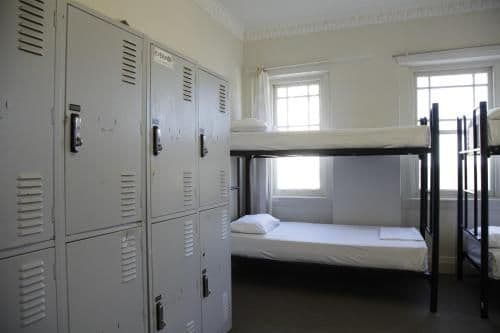 Bed in 6-Bed Mixed Dormitory Room with Shared Bathroom