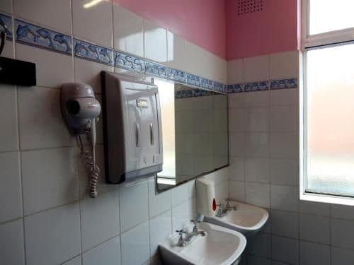 Bed in 6-Bed Mixed Dormitory Room with Shared Bathroom