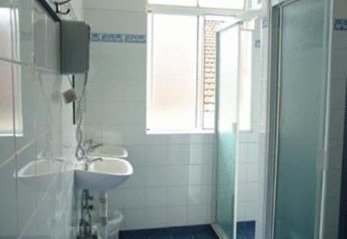 Bed in 6-Bed Mixed Dormitory Room with Shared Bathroom