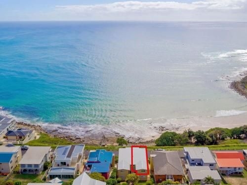 Avalon 4 - Right Across The Road From Convent Beach - Uninterrupted Views0