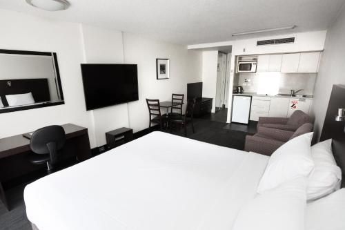 St Ives Motel Apartments0