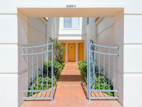 Breakers Block 3 - Unit 2 - Pool In Complex - Across The Road From The Beach4