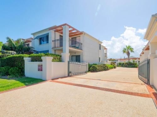 Breakers Block 3 - Unit 2 - Pool In Complex - Across The Road From The Beach1