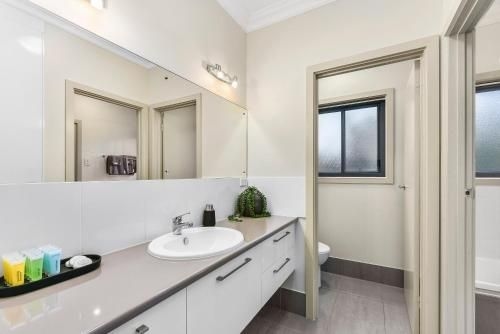 Accommodation on Lansell 24