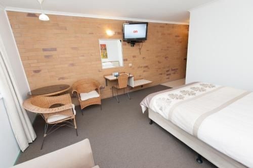 Country Comfort Gin Gin Wild Scotsman Motor Inn4