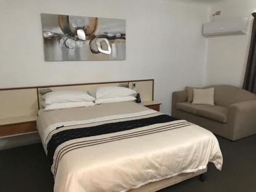 Deluxe Queen Room