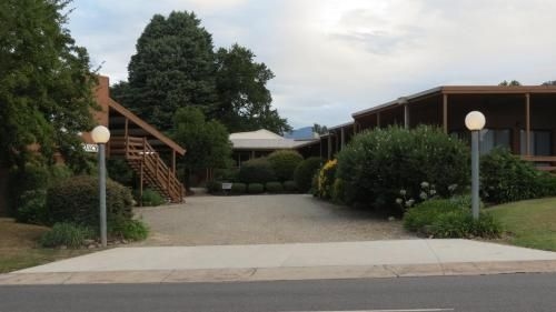 Mountain Creek Motel1