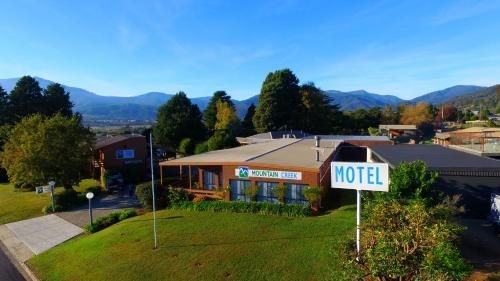 Mountain Creek Motel0