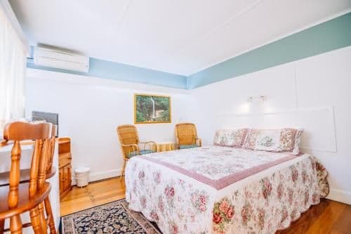 Queen Room with Spa Bath