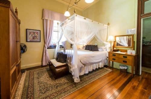 Queen Room with Fireplace