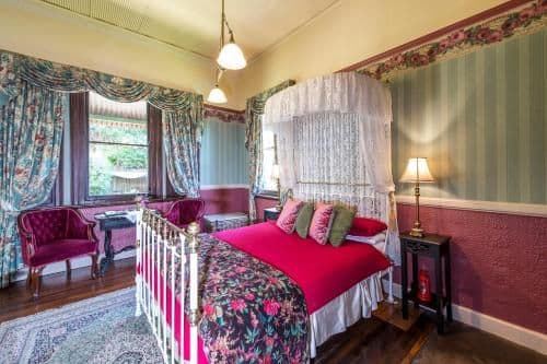 Queen Room with Fireplace