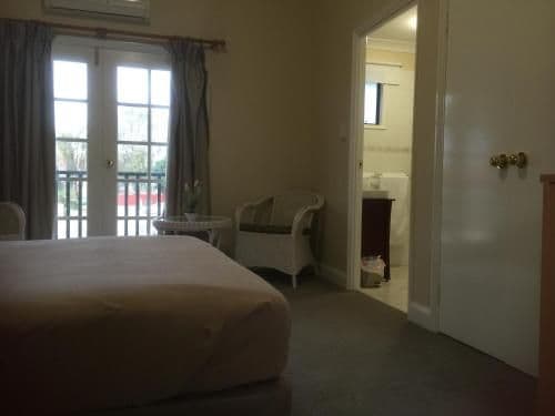 Deluxe Queen Room with Balcony