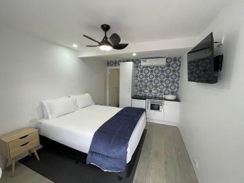 The Happy Wanderer Motel0