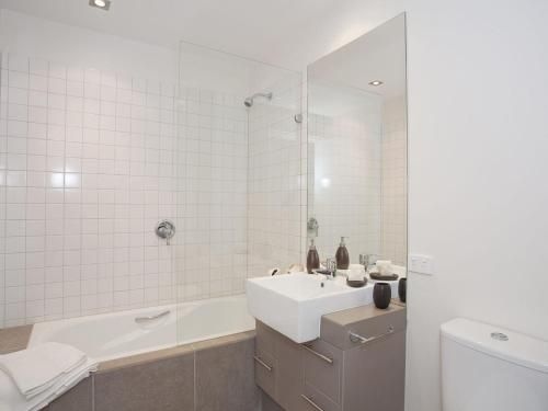 POINT GREY APARTMENT 14 - The Point3