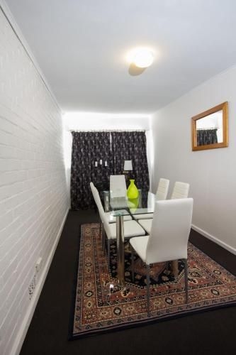 Cowan Street Bungalow4