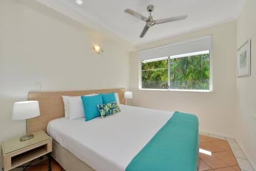 Apartment with Pool View