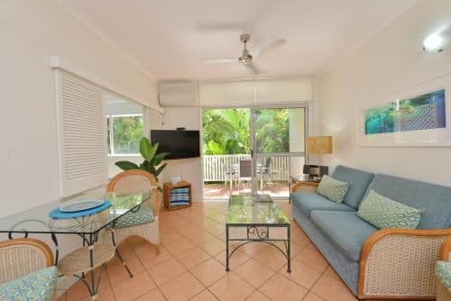 Apartment with Pool View