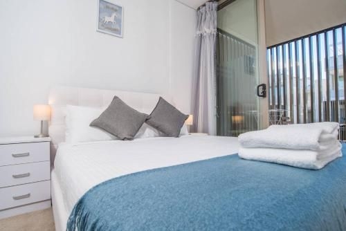 Rosebery APT for Travelling Couple (Green Square) (Rosebery APT for Travelling Couple)3