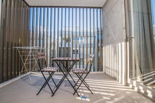 Rosebery APT for Travelling Couple (Green Square) (Rosebery APT for Travelling Couple)1