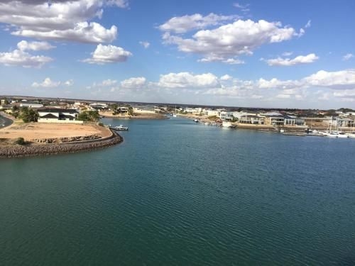 Wallaroo Marina Waterfront Luxe Apartment4