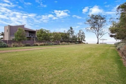 Mulwala Lakeside Townhouse #2 (Mulwala Lakeside Townhouse 2)4
