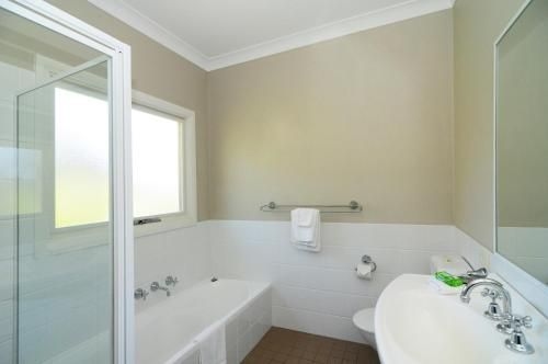 Bimbadeen - Comfortable country styled house3