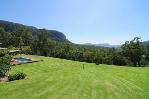 Bottlebrush Lodge - Great views and a pool1