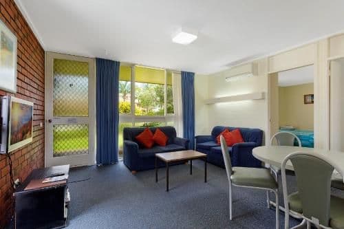 Large Two-Bedroom Family Apartment (6 Adults)