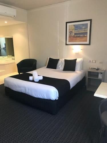 Queen Room with Spa Bath