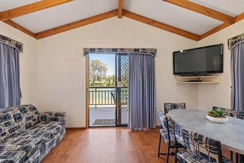 Deluxe 2 Bedroom Waterfront Cabin - Sleeps 6