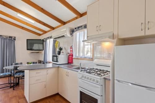 Deluxe 3 Bedroom Waterfront Cabin