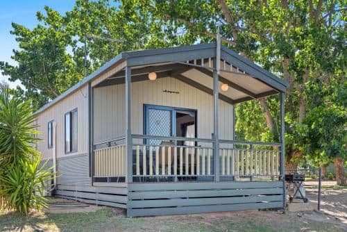 Deluxe 3 Bedroom Waterfront Cabin
