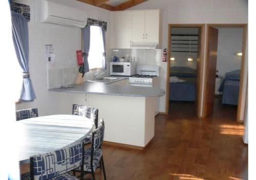 Deluxe 2 Bedroom Waterfront Cabin - Sleeps 4