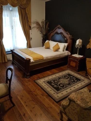 Queen Room with Shared Bathroom