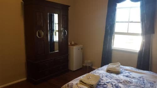 Standard Queen Room with Shared Bathroom