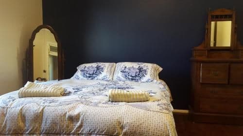 Standard Queen Room with Shared Bathroom