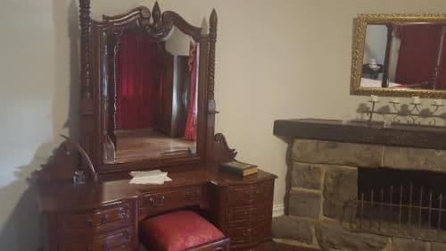 Superior Queen Room with Shared Bathroom