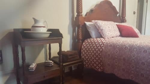 Superior Queen Room with Shared Bathroom