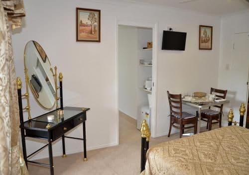 Queen Room with Spa Bath - Brighton