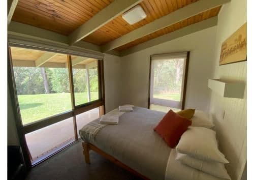 Two-Bedroom Cottage with Queen Bed & Two Singles
