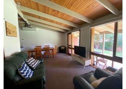 Two-Bedroom Cottage with Queen Bed & Two Singles