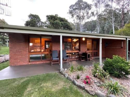 Two-Bedroom Cottage with Queen Bed & Two Singles