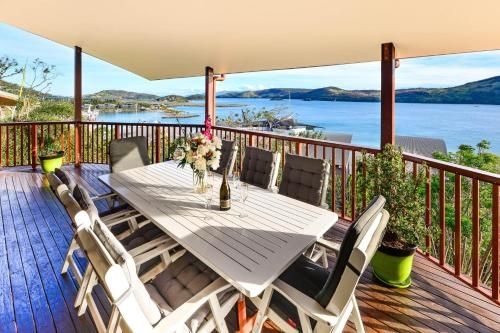 Newly Beautfully Renovated 16 The Casuarina - 3 Bedroom House With 180 Degree Ocean Views2