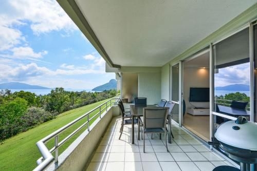 POINCIANA 101 HAMILTON ISLAND CENTRALLY LOCATED 3 BEDROOM, plus BUGGY!! (Poinciana 101 Hamilton Island Centrally Located 3 Bedroom, plus Buggy!!)3