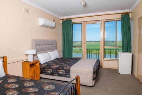 Tailem Bend Riverside Hotel0