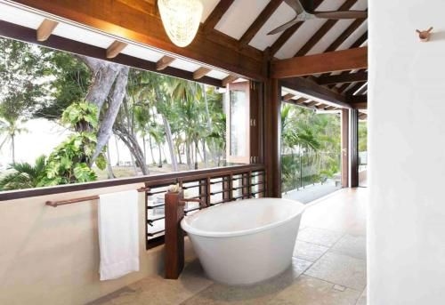 Spice At Oak Award Winning Luxury Absolute Oceanfront House Oak Beach Near Port Douglas3