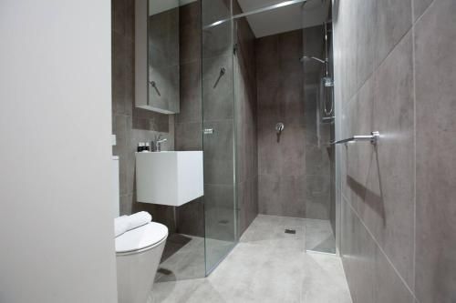 Skyline seaview 2BR with CARPARK&POOL&GYM At Crown2